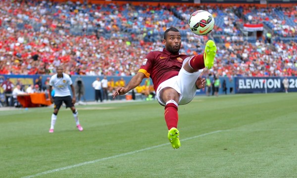  罗马中场大将重伤赛季报销牵动球迷心  