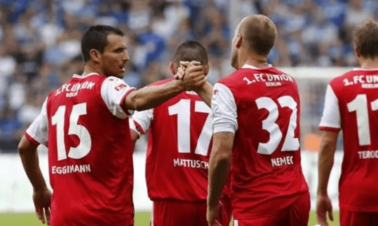  柏林联合爆冷击败门兴格拉德巴赫制造悬念  